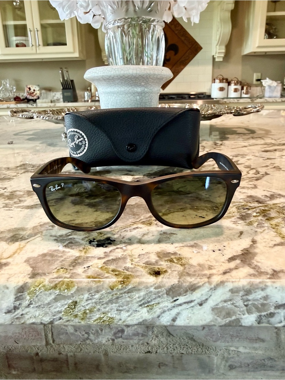 Ray-Ban Wayfarer Sunglasses Tortoise Frame with Green Lenses